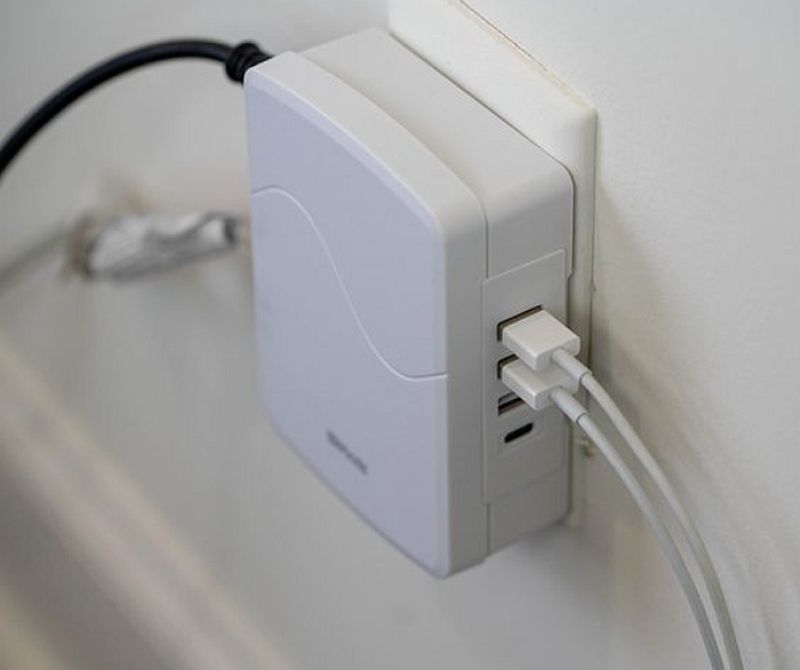 3-Outlet 1060j USB Surge Tap