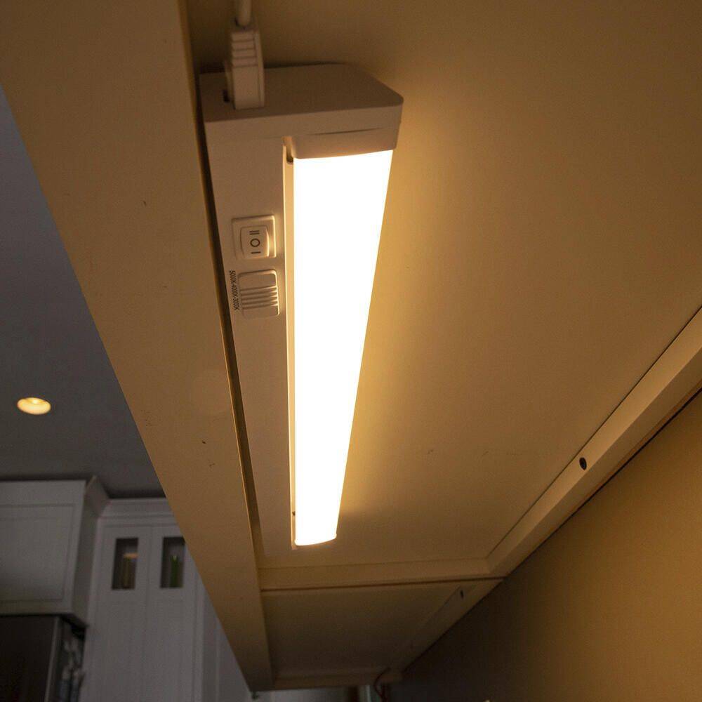 18-Inch 600-Lumen White Light Bar 5 18-Inch 600-Lumen White Light Bar
