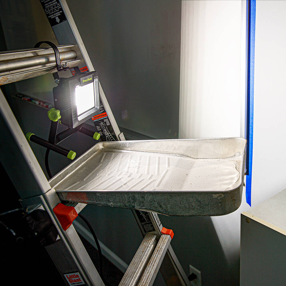 PowerSmith™ 2000-Lumen LED Work Light 2 PowerSmith™ 2000-Lumen LED Work Light