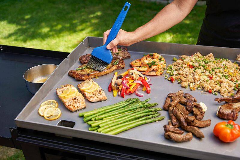 Extra Wide Basting Brush, With Built In Kick Stand, And Silicone Bristles 1 Extra Wide Basting Brush, With Built In Kick Stand, And Silicone Bristles