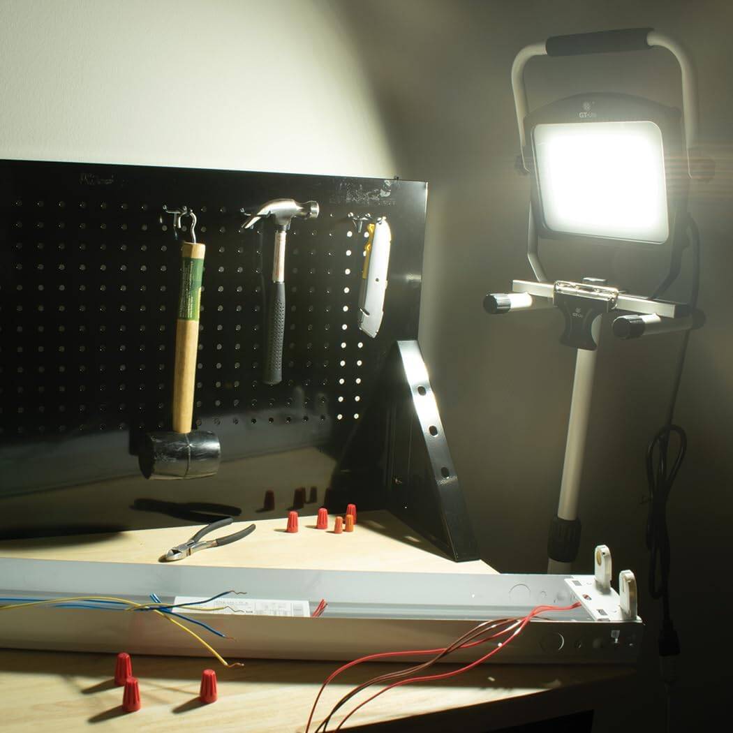 7000-Lumen 68-Watt LED Work Light With USB Port 9 7000-Lumen 68-Watt LED Work Light With USB Port