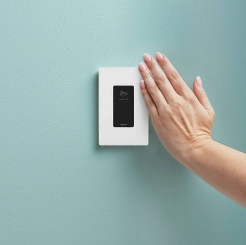 Radiant® Black 20A 3-Way Thermoplastic Switch