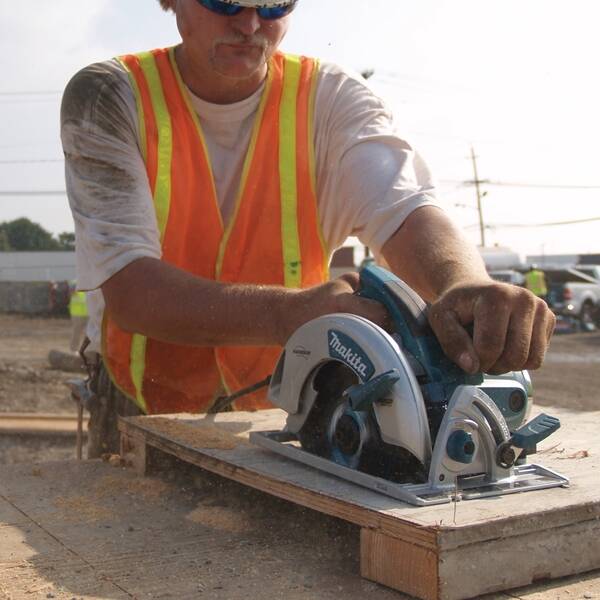 120-Volt 15-Amp 7-1/4-Inch-Diameter Blade Magnesium Circular Saw