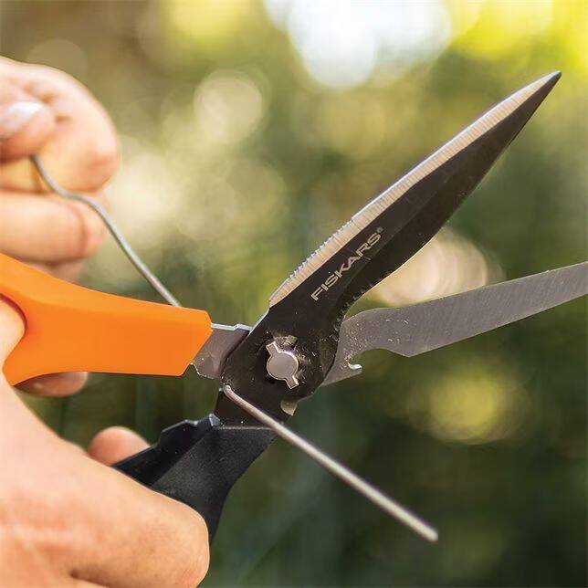 9-Inch Multipurpose Garden Shears 4 9-Inch Multipurpose Garden Shears