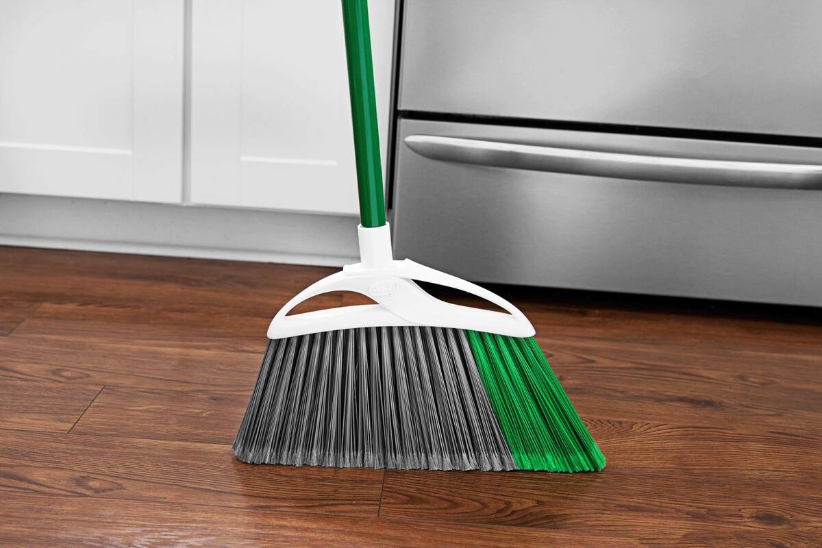XL Indoor/ Outdoor Angle Broom with Dustpan 5 XL Indoor/ Outdoor Angle Broom with Dustpan